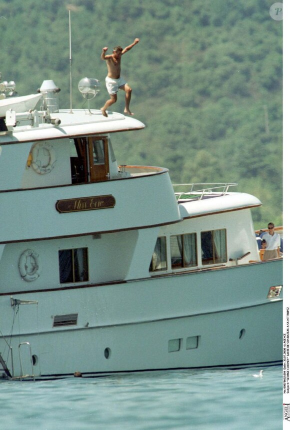 George Clooney saute à l'eau, toujours plus haut