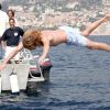 Andrea Casiraghi saute à l'eau, et son peuple l'encourage - en juillet 2004 à Monaco