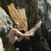 Jason Statham saute à l'eau, dans tous les sens - en mai 2007 au Cap d'Antibes