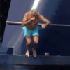 Flavio Briatore saute à l'eau, et n'aimerait pas que ça lui rentre dans le nez - juin 2008 à Ponza