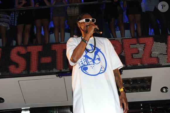 Snoop Dogg en concert au VIP ROOM de Saint-Tropez, aux côtés de Jean-Roch, le 3 août 2011