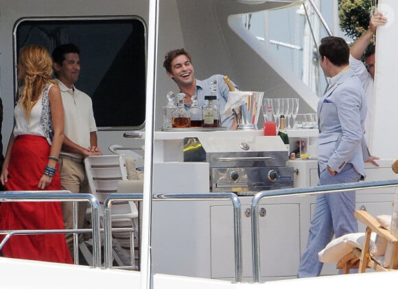 Ed Westwick, Chace Crawford et Blake Lively : Douce après-midi en bateau pour les besoins du tournage de Gossip Girl. Le 3 août 2011