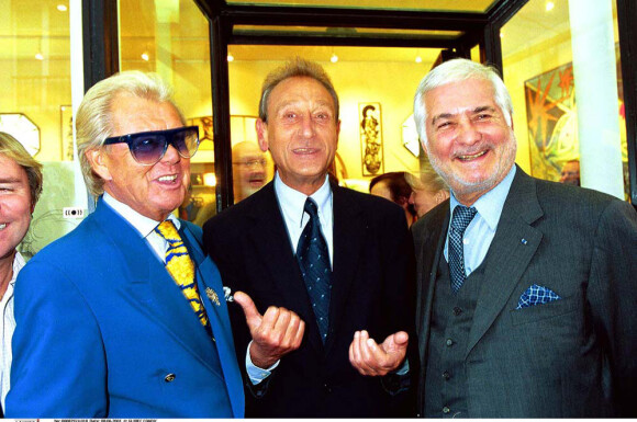Michou, Bertrand Delanoë et Jean-Claude Brialy, à Paris, le 8 juin 2001.