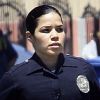 America Ferrera, boudinée dans son costume de policière, sur le tournage de End of Watch, à Los Angeles, le 3 août 2011.