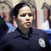 America Ferrera, policière boudinée, brise le fantasme de l'uniforme sexy