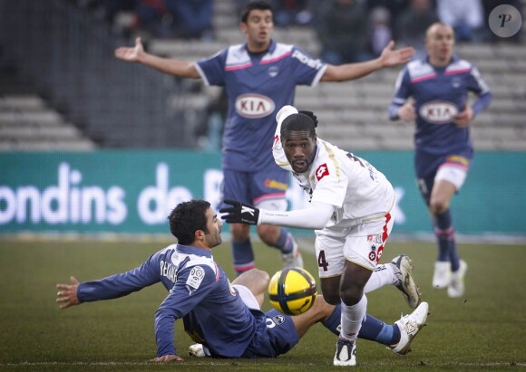 Emerse Faé, l'incontournable milieu de terrain international ivoirien de l'OGC Nice, a eu la douleur de perdre sa mère à quelques heures de la reprise du championnat, en août 2011.