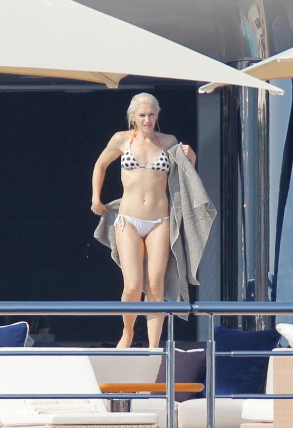 Après deux grossesses, Gwen Stefani conserve un corps de petite minette ! Qui eut cru que la chanteuse-styliste soit âgée de 41 ans... France, 23 mai 2011