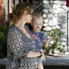 Rebecca Gayheart, enceinte, emmène sa fille Billie dans un parc de Los Angeles, le 9 août 2011