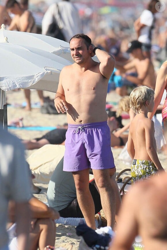 François-Xavier Demaison et sa femme Emmanuelle en vacances à Saint-Tropez le 12 août 2011