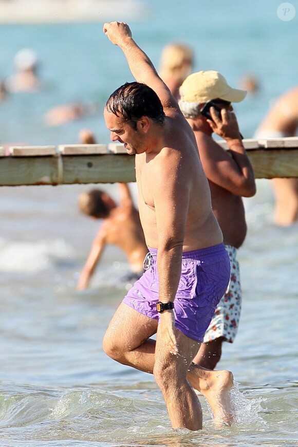 François-Xavier Demaison et sa femme Emmanuelle en vacances à Saint-Tropez le 12 août 2011