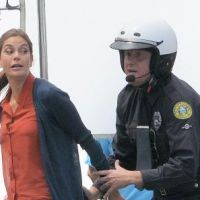 Teri Hatcher : Arrêtée et menottée, l'actrice rigole et drague même le policier