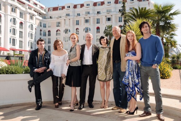 Stanley Weber et l'équipe de la série Borgia le 5 avril 2011 à Cannes