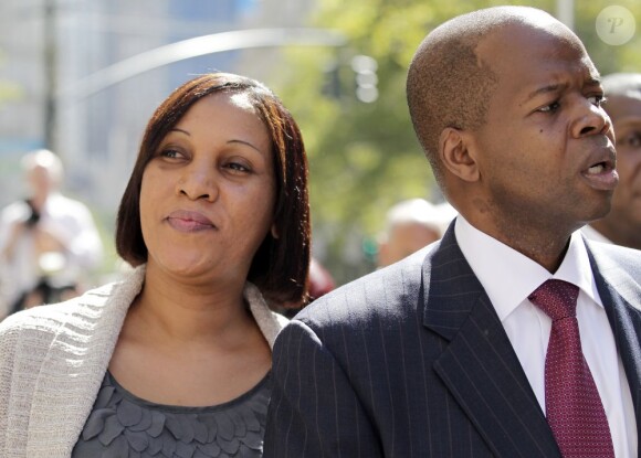 Nafissatou Diallo, la femme de chambre qui accuse Dominique Strauss-Kahn  de viol, avec son avocat Kenneth Thompson à New York le 22 août 2011