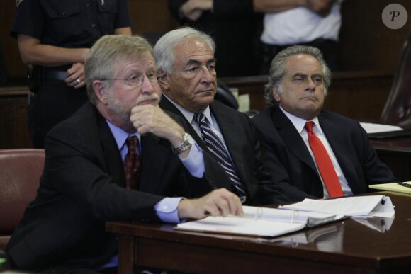 Dominique Strauss-Kahn dans la salle d'audience du tribunal de New York ce 23 août qui l'a vu être libéré de toutes charges... mais pas innocenté.