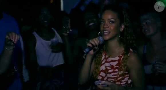 Rihanna dans son nouveau clip Cheers (Drink to That)
