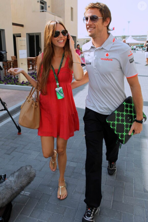 Comme son compagnon Jenson Button, Jessica Michibata porte les couleurs de l'horloger suisse Tag Heuer. Dans une nouvelle campagne de la maison helvétique, la Japonaise se sert de ses atouts de belle de la F1...