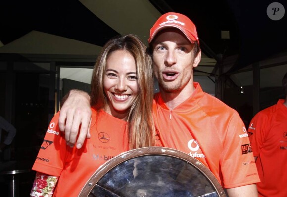 Comme son compagnon Jenson Button, Jessica Michibata porte les couleurs de l'horloger suisse Tag Heuer. Dans une nouvelle campagne de la maison helvétique, la Japonaise se sert de ses atouts de belle de la F1...