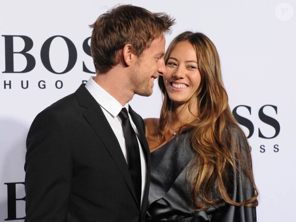Comme son compagnon Jenson Button, Jessica Michibata porte les couleurs de l'horloger suisse Tag Heuer. Dans une nouvelle campagne de la maison helvétique, la Japonaise se sert de ses atouts de belle de la F1...