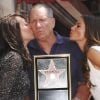 Ed O'Neill a reçu son étoile sur le Hollywood Walk of Fame, à Hollywood le 30 août 2011. Il était bien entouré de Katey Sagal et de la belle Sofia Vergara.
