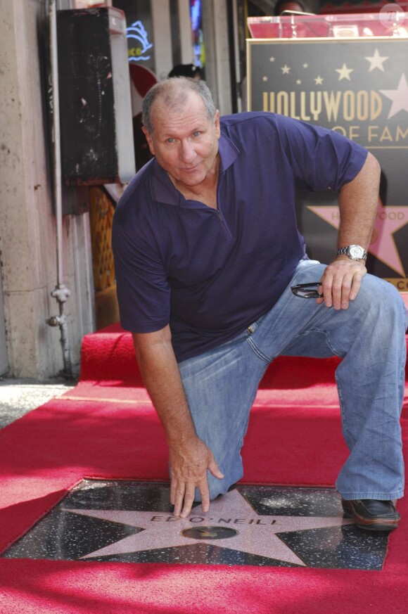 Ed O'Neill, décontracté, a reçu son étoile sur le Hollywood Walk of Fame, à Hollywood le 30 août 2011.