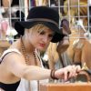 Ashlee Simpson fait du shopping avec ses amies au marché aux puces de Melrose, dimanche 28 août 2011.
