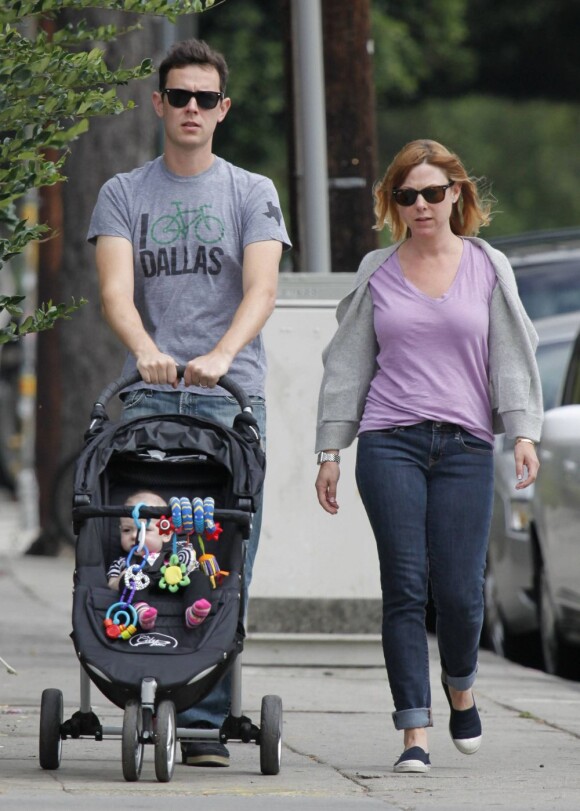 Colin Hanks avec sa femme Samantha et leur fille Olivia, le 20 août 2011 à Hollywood