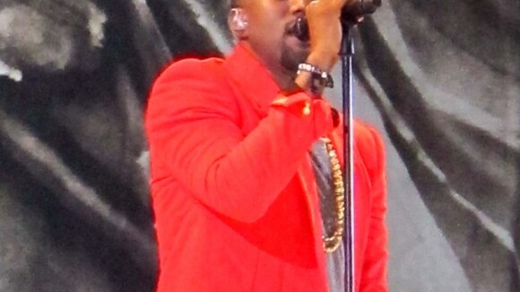 Kanye West offre un concert éblouissant et accentue sa mégalomanie