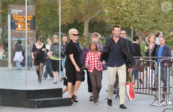 Hugh Jackman, sa femme Deborah et leurs enfants Oscar et Ava à Paris le 5 septembre 2011