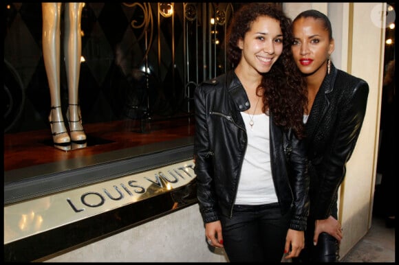 Sofiia Manousha et Noémie Lenoir au magasin Louis Vuitton lors de la Vogue Fashion Night Out à Paris le 8 septembre 2011