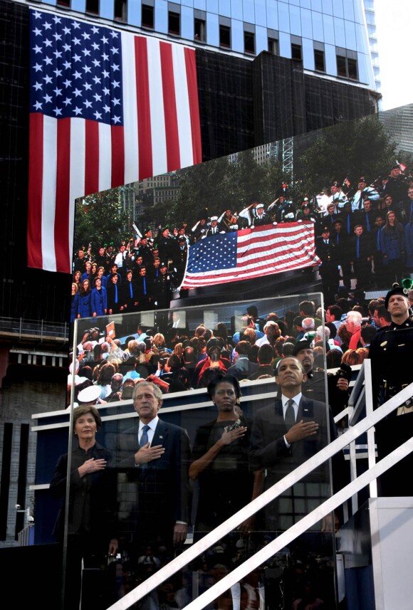 Barack et Michelle Obama, non loin de George W. Bush et de son épouse Laura, lors de la commémoration, dix ans après, des attentats du 11 septembre 2001.  New York