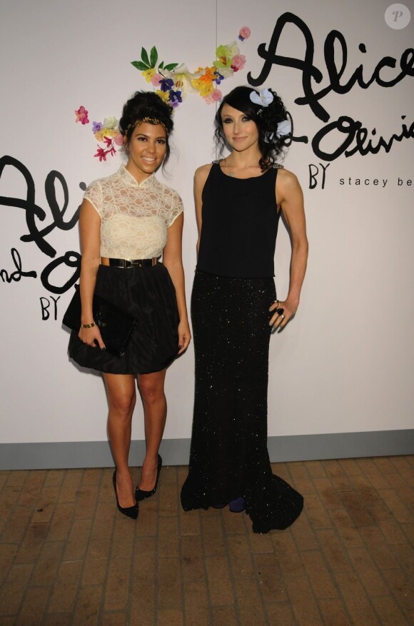 Kourtney Kardashian et Stacey Bendet au défilé de la collection printemps-été 2012 de Alice and Olivia à New York le 12 septembre 2011