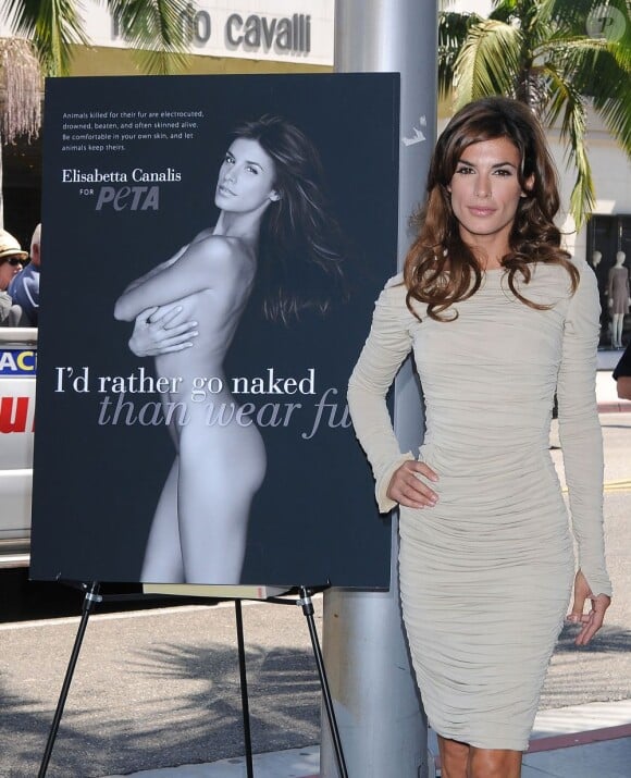 La sublime Elisabetta Canalis révèle sa campagne anti-fourrure pour PETA sur Rodeo Drive à Los Angeles, le 13 septembre 2011