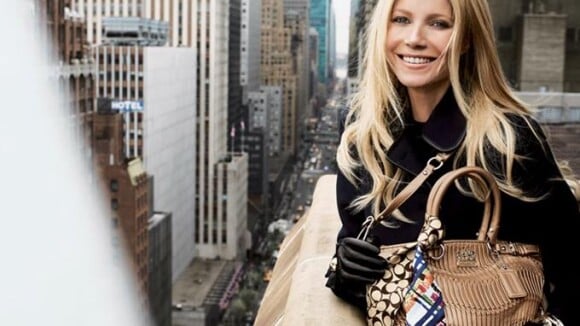 Gwyneth Paltrow affiche son sourire radieux malgré des poses vertigineuses