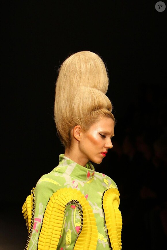 Le show Toni and Guy présente les nouvelles tendances en matière de coiffure lors de la fashion week londonienne le 15 septembre 2011