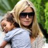 Heidi Klum va chercher son fils Henry à son cours de karaté tout en portant sa fille Lou endormie dans ses bras ! Los Angeles, 17 septembre 2011