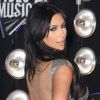 La V.I.P Kim Kardashian, sensationnelle dans sa robe Kaufman Franco, lors des MTV Video Music Awards. Los Angeles, le 28 août 2011.