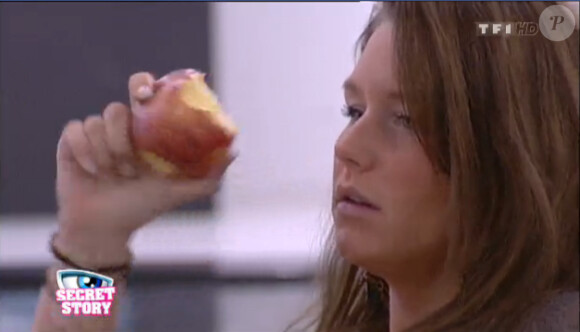 Aurélie et sa pomme dans Secret Story 5, mardi 20 septembre 2011 sur TF1 !