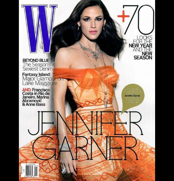 Vêtue d'une superbe robe Dior, l'actrice Jennifer Garner prend la pose pour le magazine W. Janvier 2010.