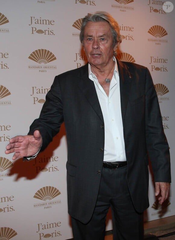 Alain Delon lors de l'inauguration du Mandarin Oriental Paris. 22 septembre 2011