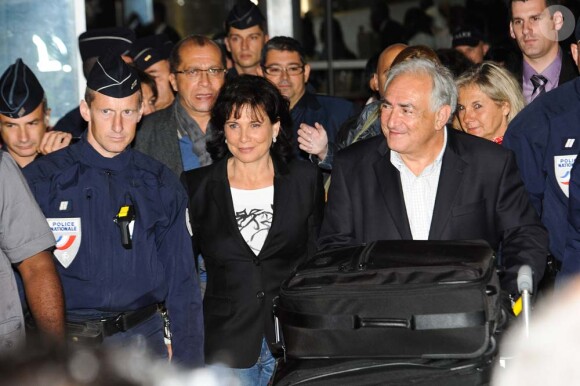 Dominique Strauss-Kahn et Anne Sinclair, arrivée triomphale à Paris, le 4 septembre 2011.