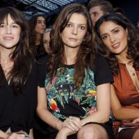 Fashion Week: Charlotte Gainsbourg, Salma Hayek, jolies modeuses chez Balenciaga