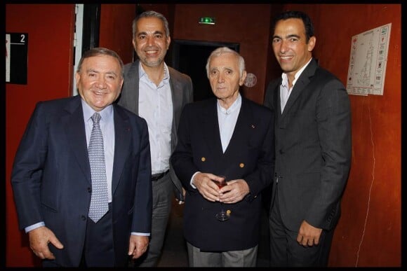 Levon Sayan et Charles Aznavour avec Youri et Denis Djorkaeff, le 28 septembre 2011.
Outre le président Nicolas Sarkozy, présent à l'Olympia avec son homologue arménien Serge Sarkissian, Charles Aznavour pouvait compter sur la présence de nombreuses personnalités pour sa soirée spéciale pour l'Arménie, mercredi 28 septembre 2011.