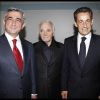 Charles Aznavour entre ses deux présidents, Sarkozy et Sarkissian.
Outre le président Nicolas Sarkozy, présent à l'Olympia avec son homologue arménien Serge Sarkissian, Charles Aznavour pouvait compter sur la présence de nombreuses personnalités pour sa soirée spéciale pour l'Arménie, mercredi 28 septembre 2011.