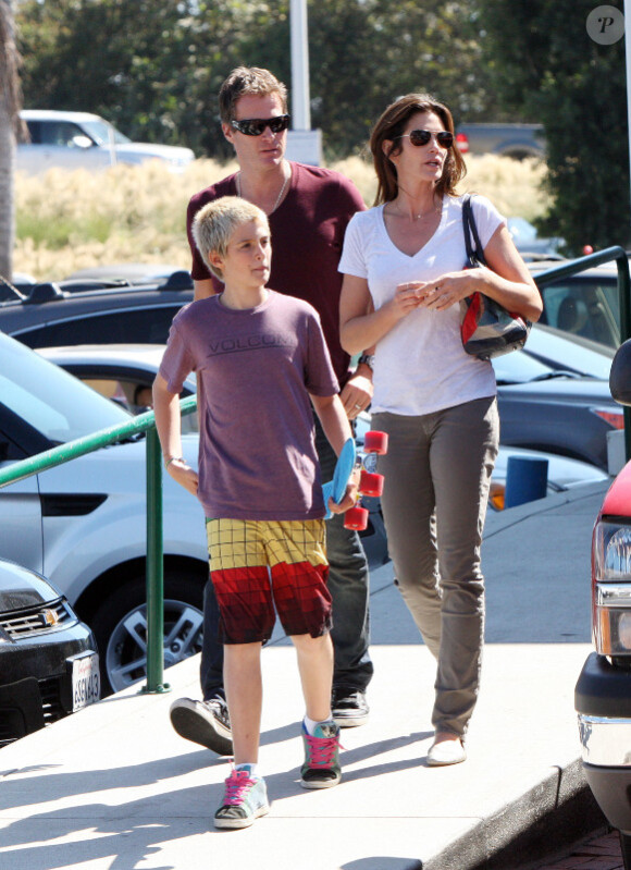 Cindy Crawford, son époux Rande Gerber et leur fils Presley dans les rues de Malibu le 1er octobre 2011
