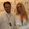 Joachim Ohnona, membre de l'équipe PurePeople, et Britney Spears, à Zurich (Suisse), le lundi 3 octobre 2011.