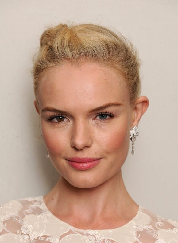 Kate Bosworth adopte le beauty look nude.