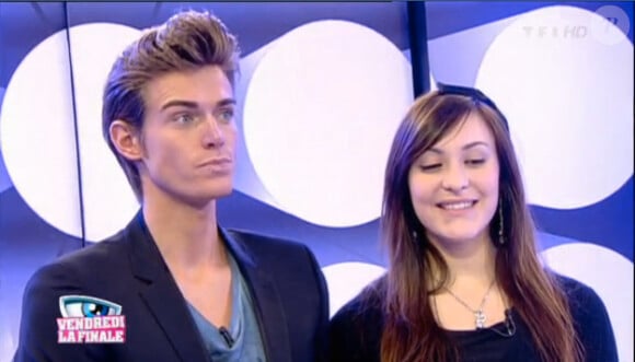 Morgane et Geoffrey dans le sas dans Secret Story 5, vendredi 7 octobre 2011 sur TF1