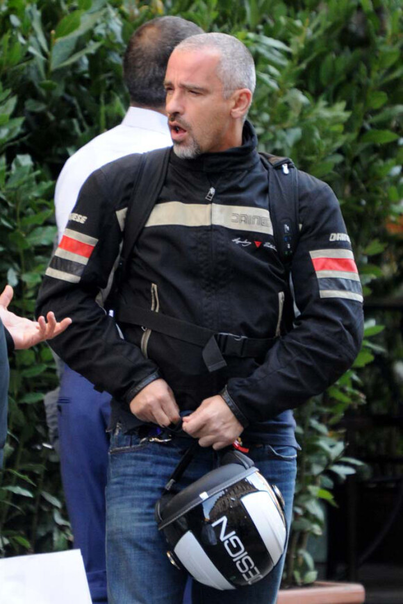 Eros Ramazzotti, nouvelle paternité, nouveau look, à Milan le 10 octobre 2011.