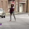 Emilie, dans les rues de New York, pieds nus (épisode Les Anges de la Télé-Réalité 3 du mardi 11 octobre 2011).