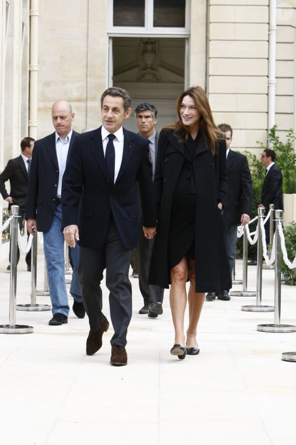 Carla-Bruni Sarkozy et son mari Nicolas Sarkozy ont accueilli les    visiteurs des Journées du Patrimoine le samedi 17 septembre 2011